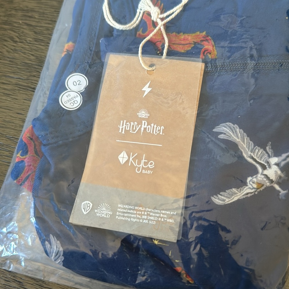Kyte BABY x Harry Potter Limited Edition Flight Zip Footie (Baby) Size 0-3M NEW - Picture 6 of 11